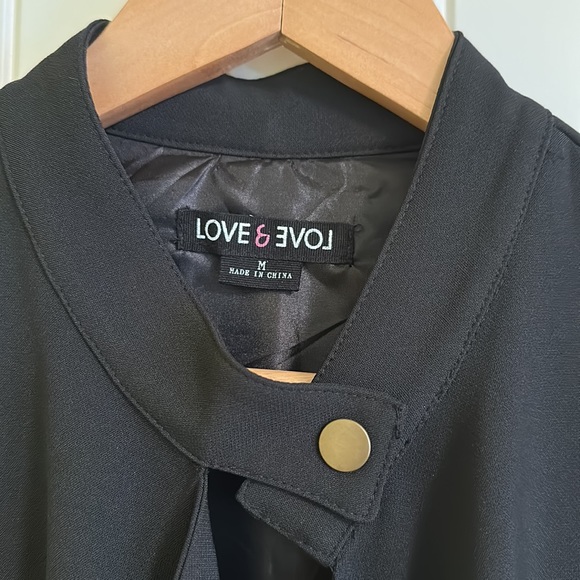 Gorgeous black trench style coat with tie waist - Picture 6 of 8